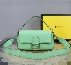 Fendi Hand bag Size：20*5*13cm