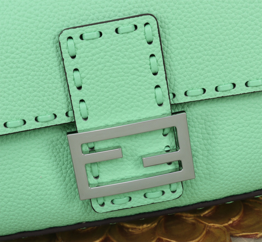 Fendi Hand bag Size：20*5*13cm
