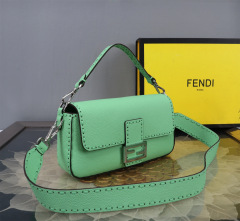 Fendi Hand bag Size：20*5*13cm