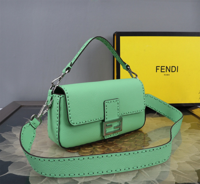 Fendi Hand bag Size：20*5*13cm