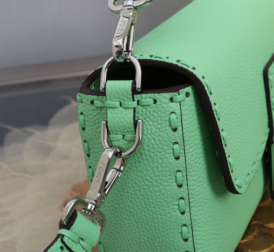 Fendi Hand bag Size：20*5*13cm