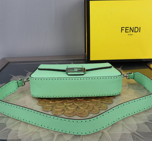 Fendi Hand bag Size：20*5*13cm