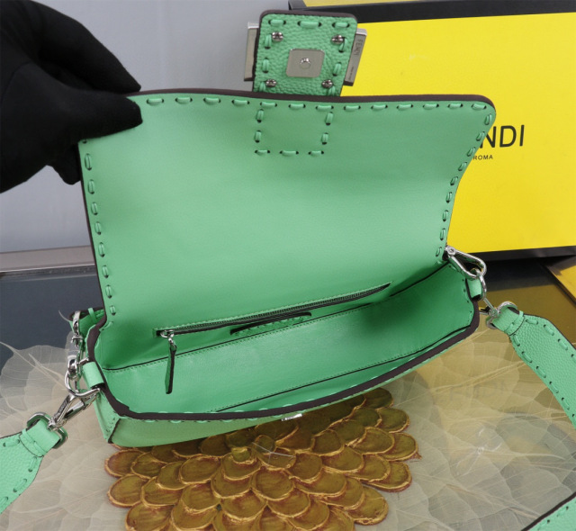 Fendi Hand bag Size：20*5*13cm