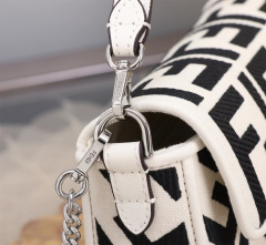 Fendi Single shoulder bag Size：19*10*4cm