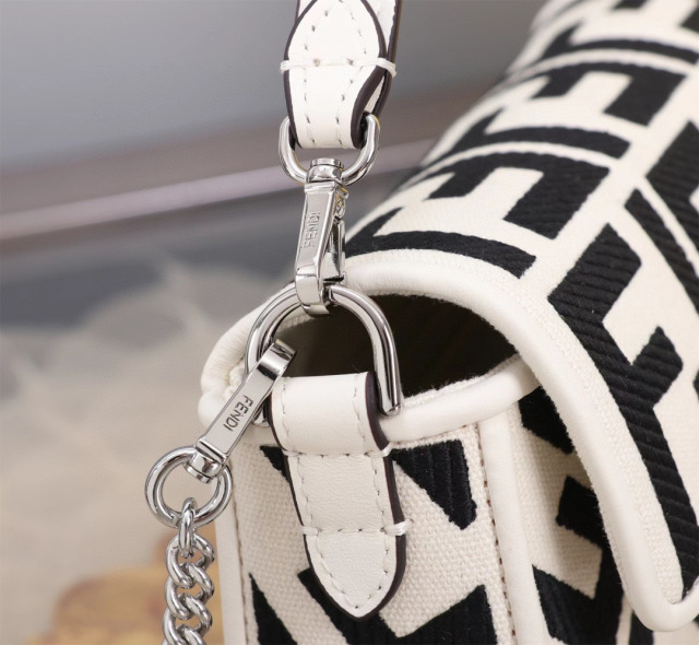 Fendi Single shoulder bag Size：19*10*4cm