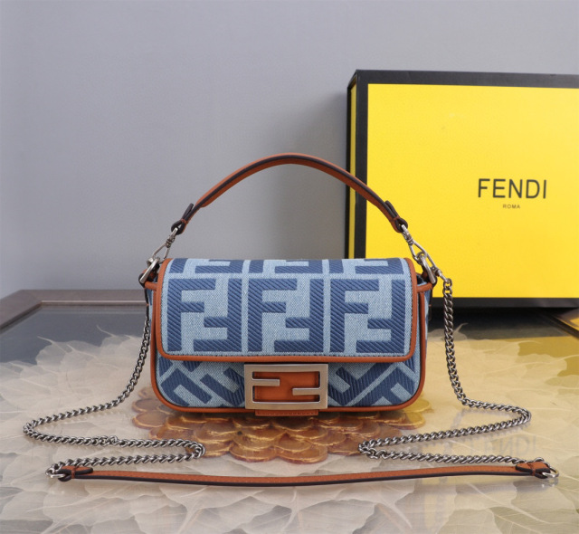 Borsa a tracolla singola Fendi Dimensioni: 19*10*4cm