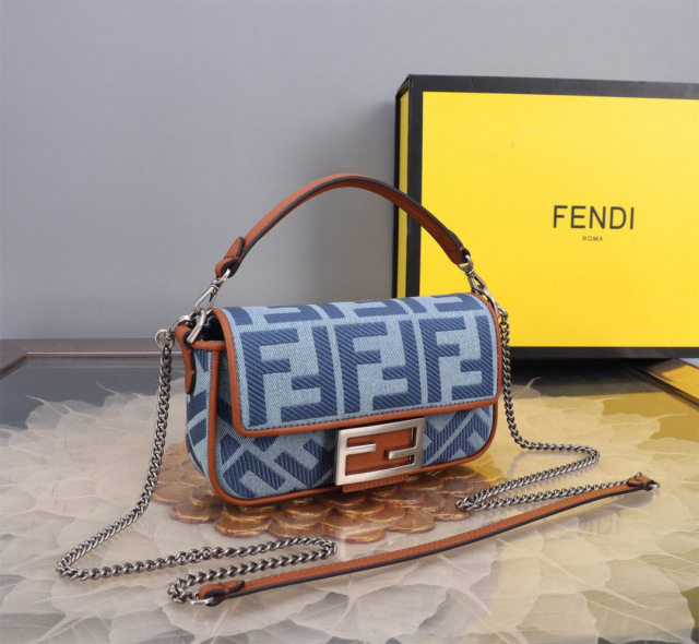 Borsa a tracolla singola Fendi Dimensioni: 19*10*4cm