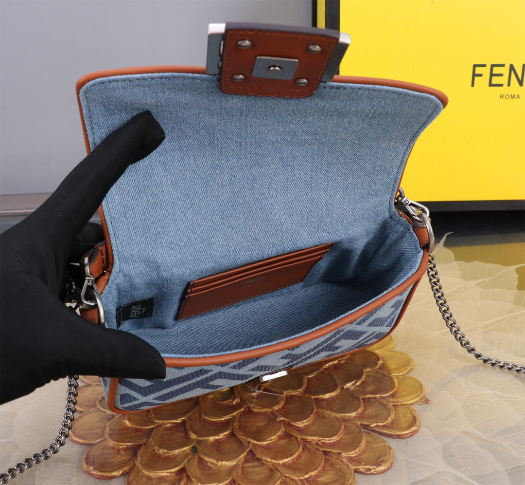 Borsa a tracolla singola Fendi Dimensioni: 19*10*4cm