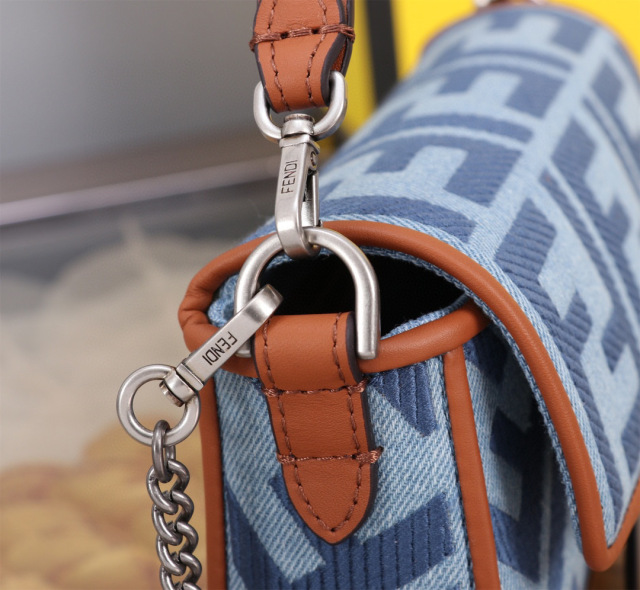 Borsa a tracolla singola Fendi Dimensioni: 19*10*4cm