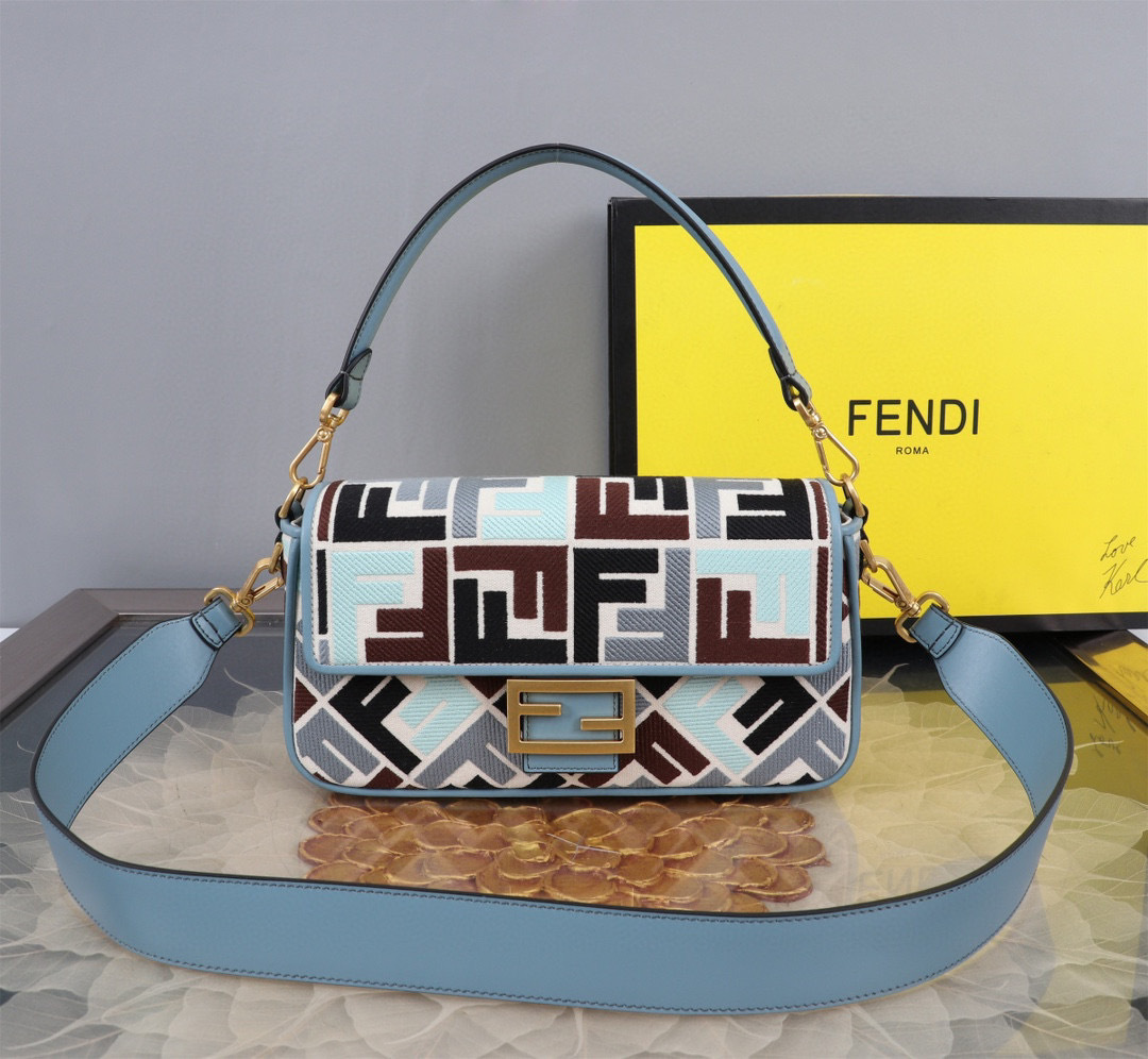 Fendi 单肩包 尺寸：26*13*6cm