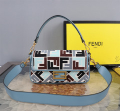 Fendi 单肩包 尺寸：26*13*6cm