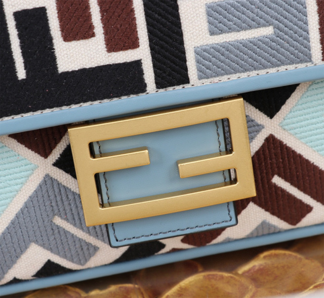 Fendi 单肩包 尺寸：26*13*6cm