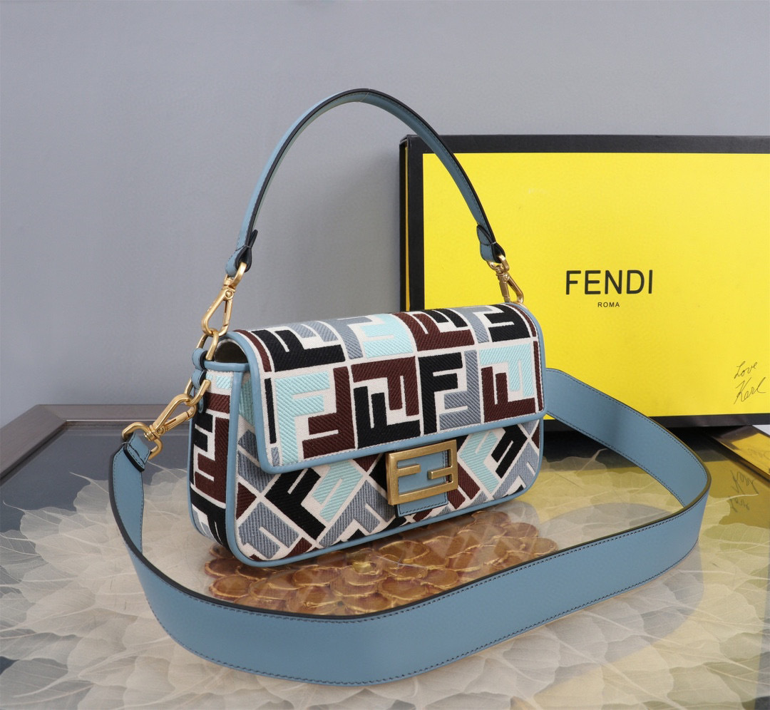 Fendi 单肩包 尺寸：26*13*6cm