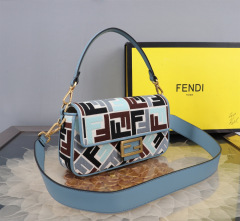 Fendi 单肩包 尺寸：26*13*6cm