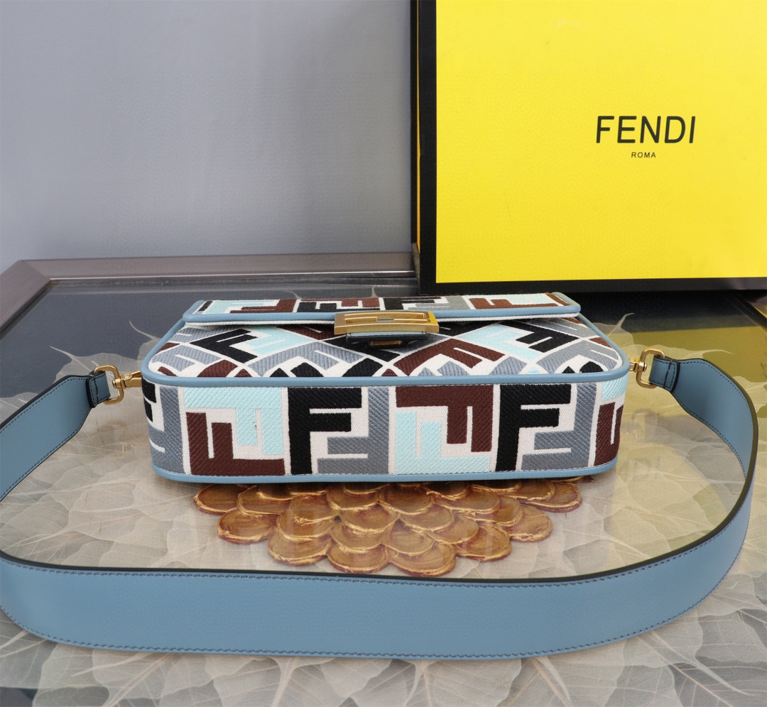 Fendi 单肩包 尺寸：26*13*6cm