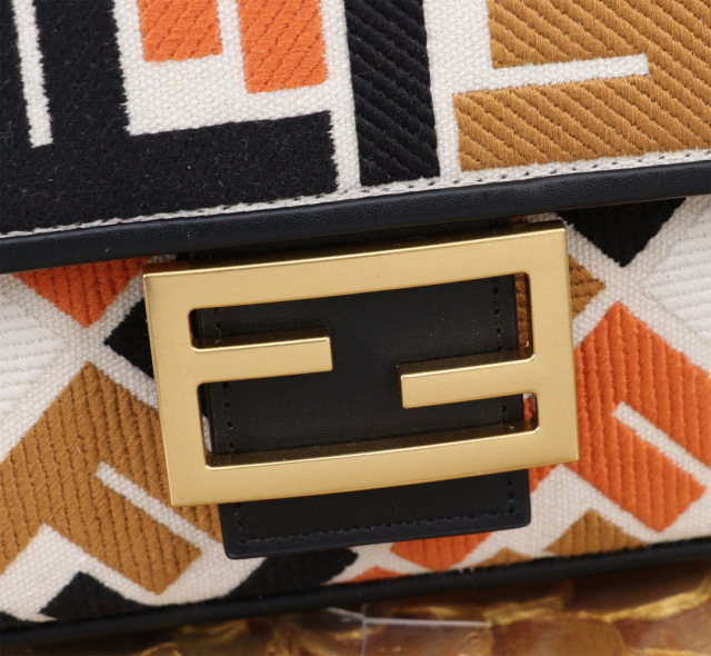 Fendi Einzelne Umhängetasche Größe: 26 * 13 * 6 cm