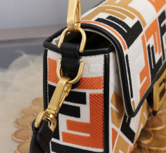 Fendi Einzelne Umhängetasche Größe: 26 * 13 * 6 cm