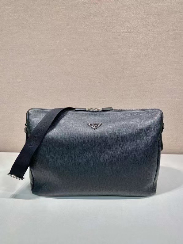 Prada  messenger/courier bag Size：43*32*18cm
