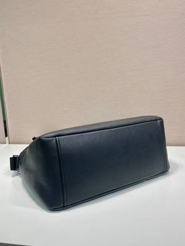 Prada  messenger/courier bag Size：43*32*18cm