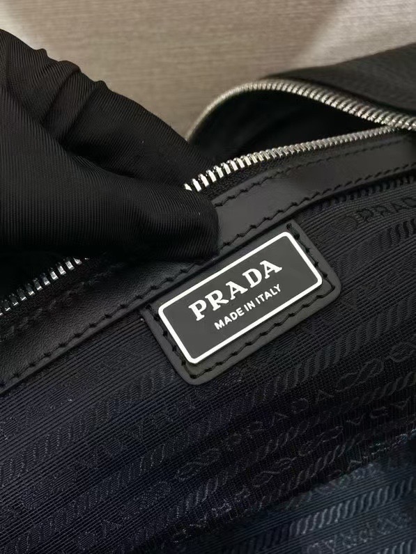 Prada  messenger/courier bag Size：43*32*18cm
