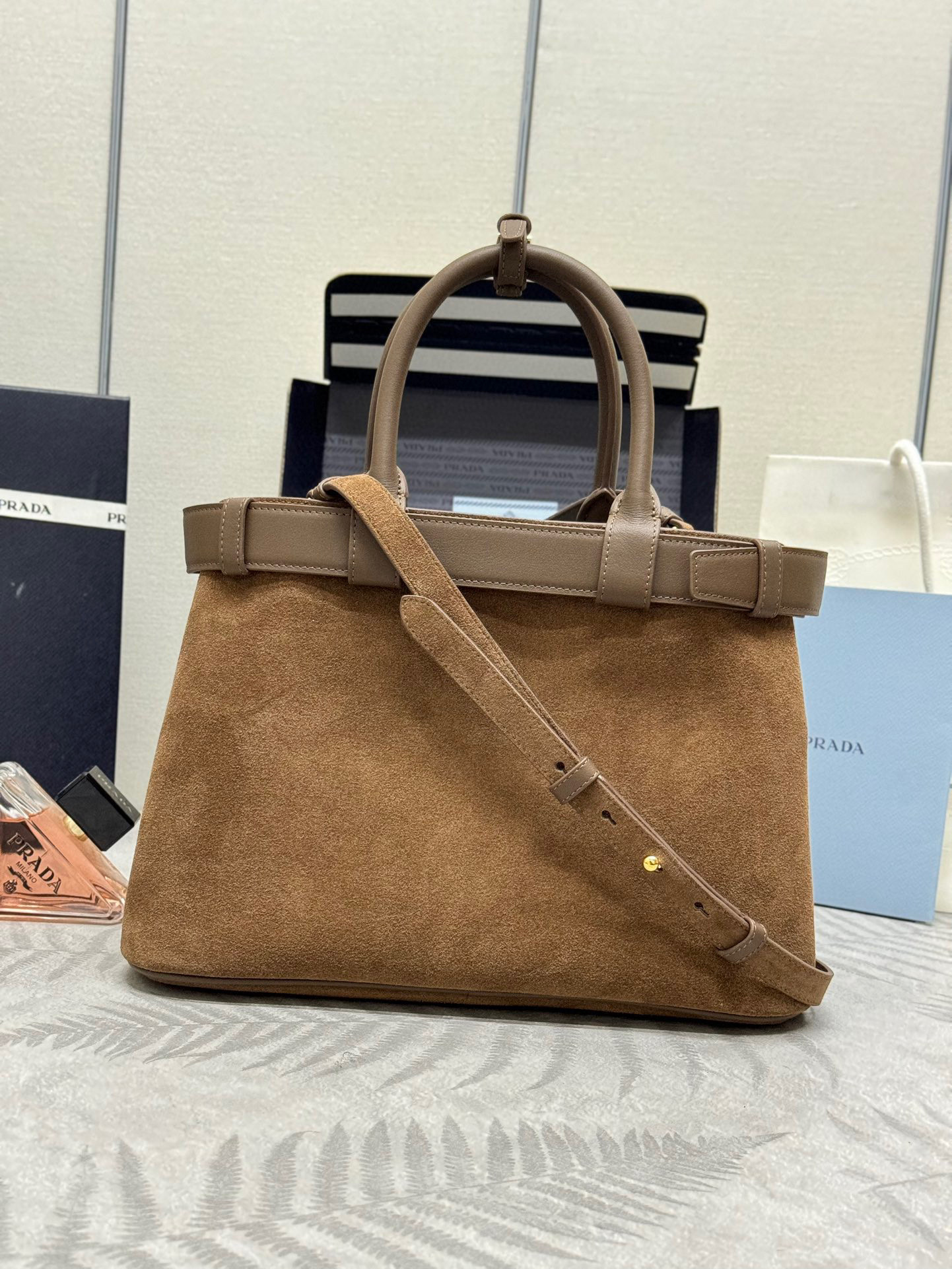 Prada Hand bag Size：32*23*11cm