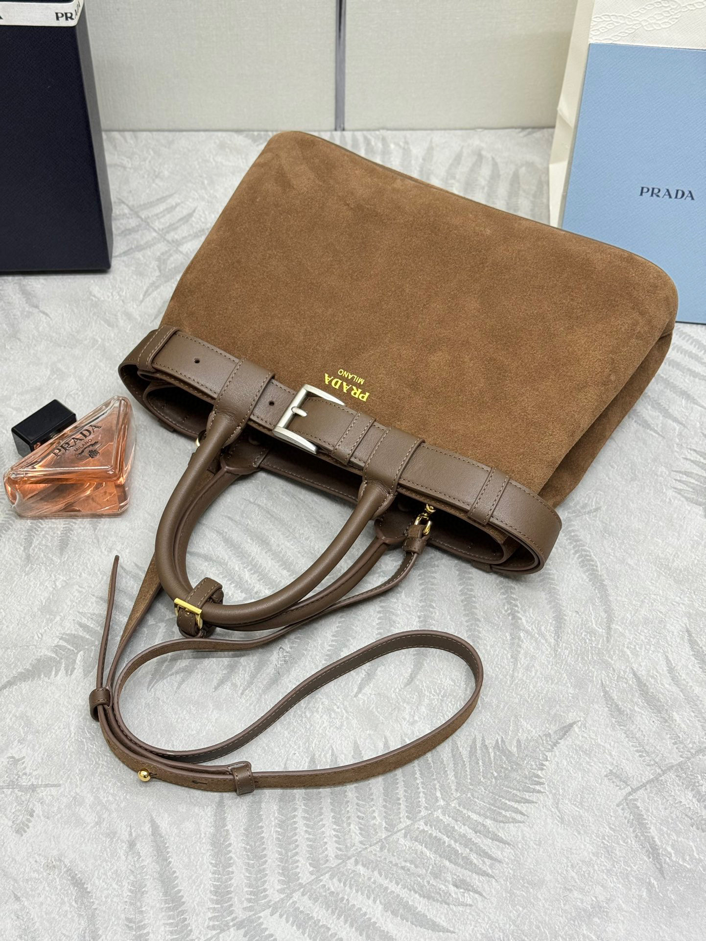 Prada Hand bag Size：32*23*11cm