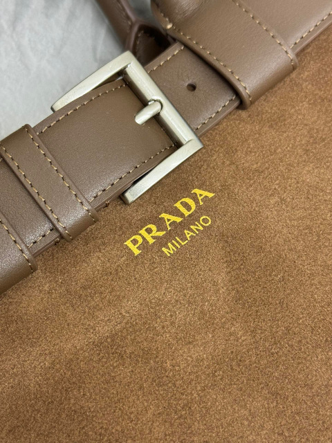 Prada Hand bag Size：32*23*11cm