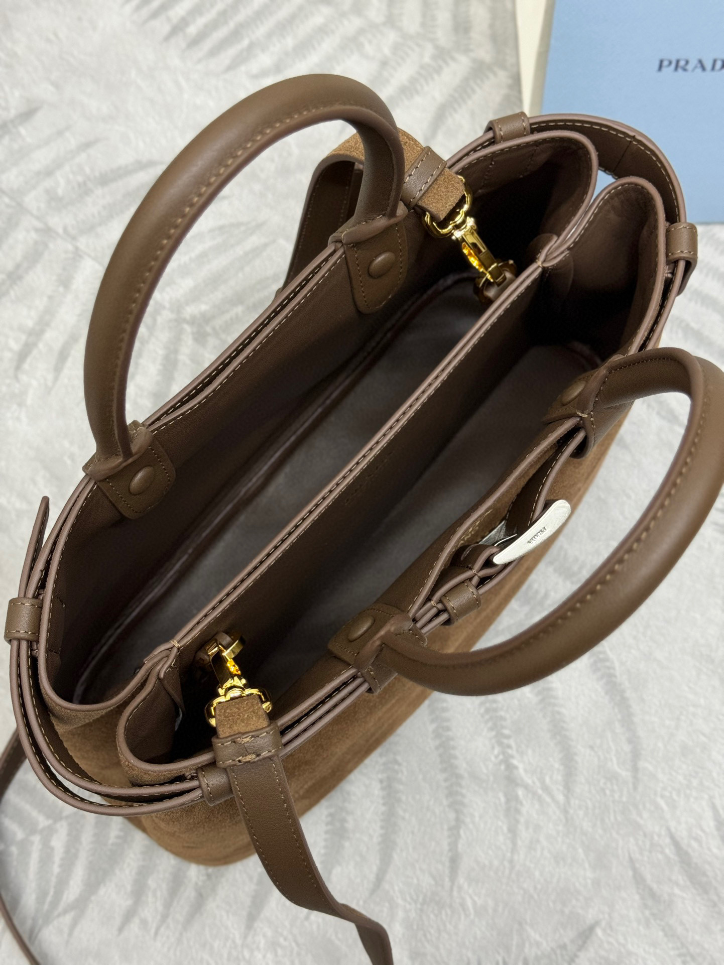 Prada Hand bag Size：32*23*11cm