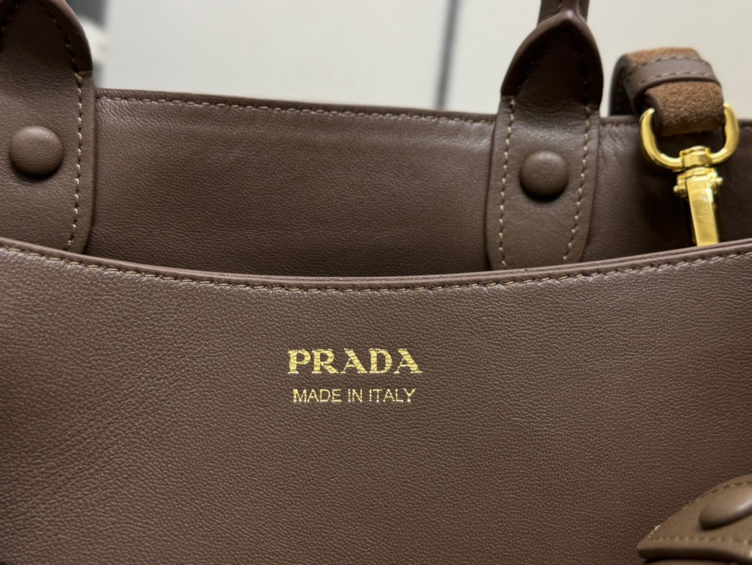 Prada Hand bag Size：32*23*11cm