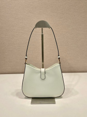 Beg Ketiak Prada Saiz：22*18.5*4.5cm