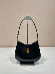 Borsa Prada da ascella Dimensioni: 22*18,5*4,5 cm