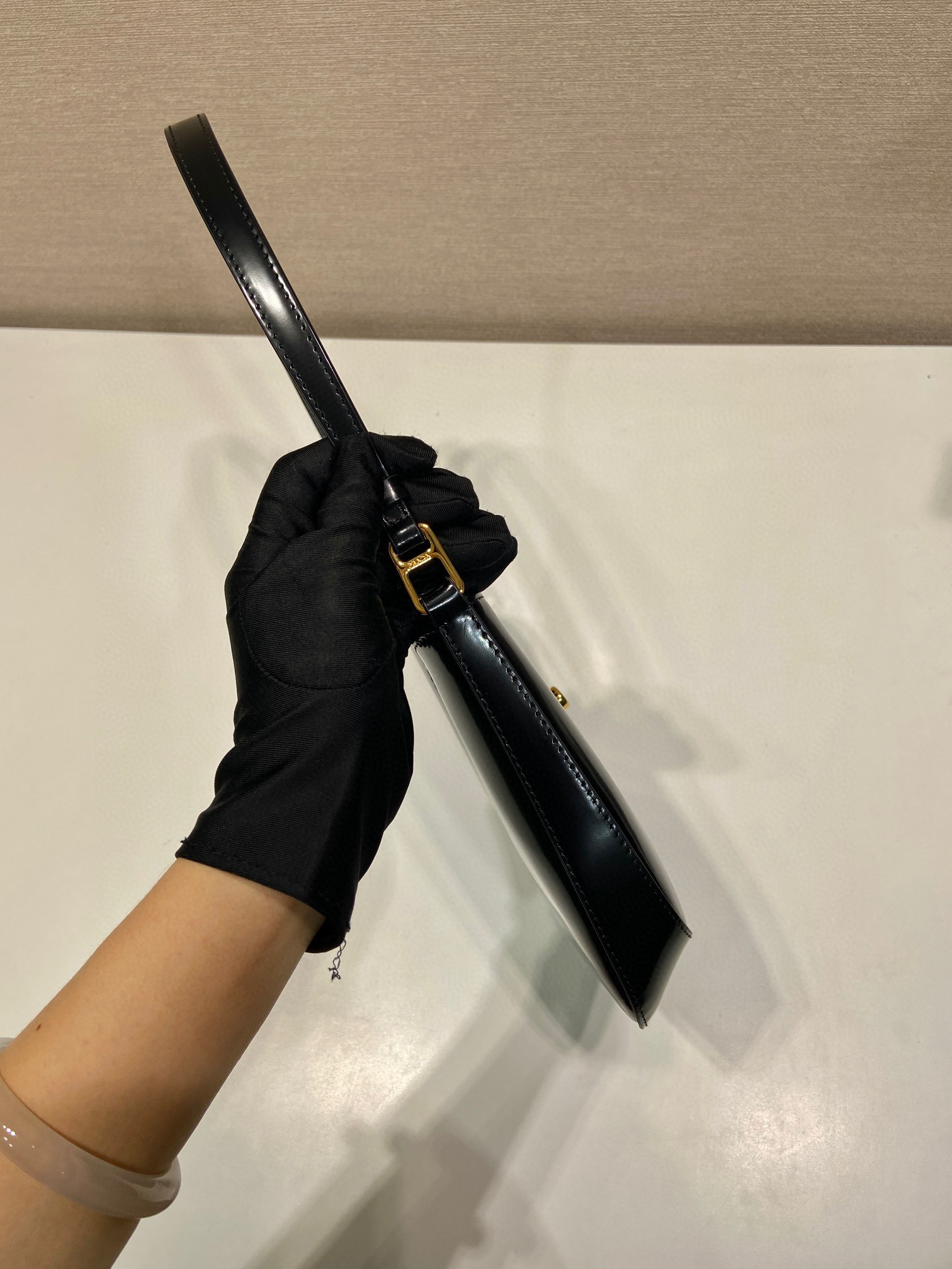 Borsa Prada da ascella Dimensioni: 22*18,5*4,5 cm
