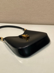 Borsa Prada da ascella Dimensioni: 22*18,5*4,5 cm