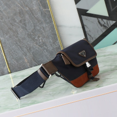 Prada 胸包 尺寸：18*15*5cm
