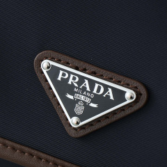 Prada 胸包 尺寸：18*15*5cm