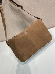 Prada 邮差包 尺寸：30*20*11cm