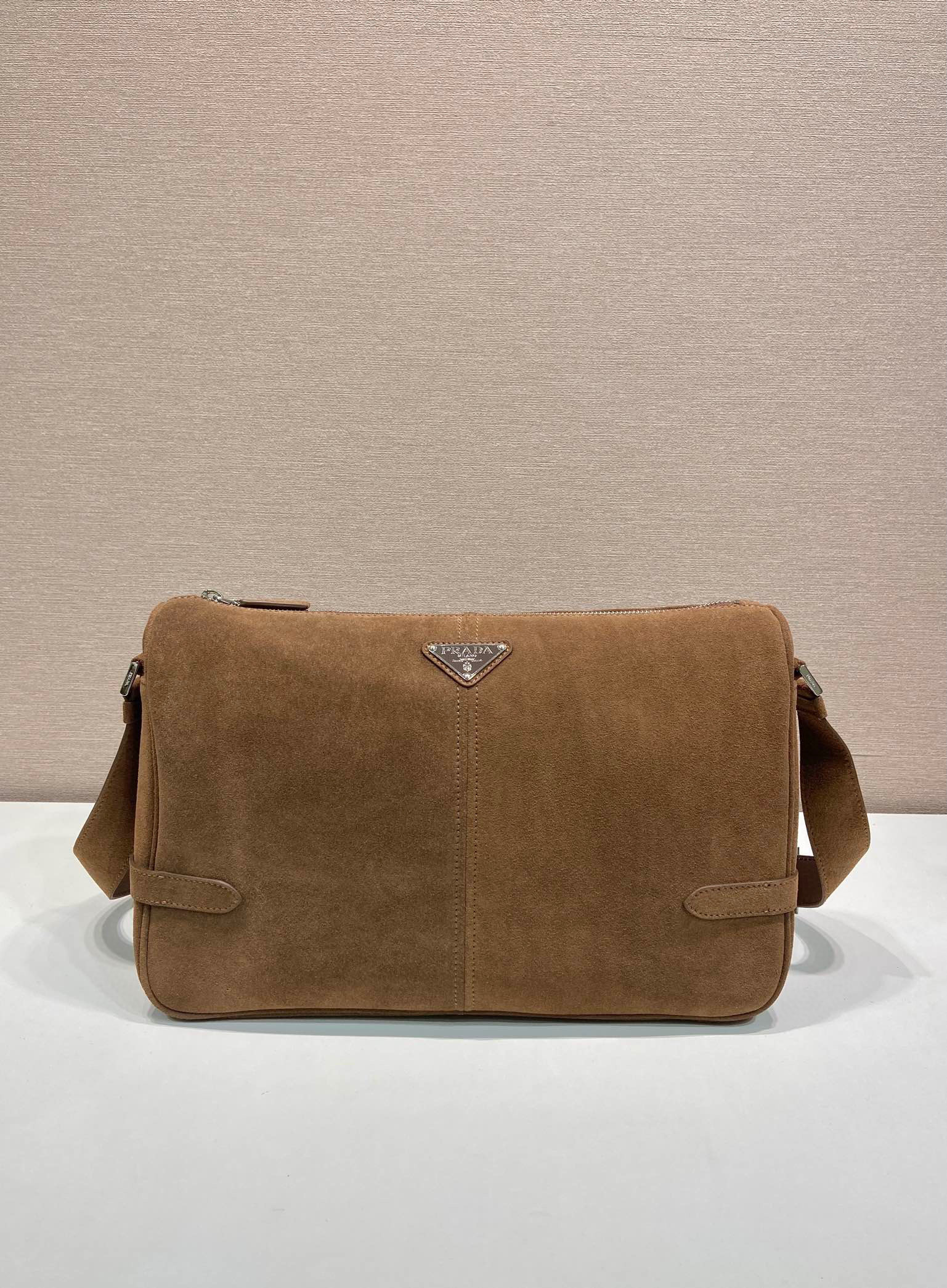 Prada 邮差包 尺寸：30*20*11cm