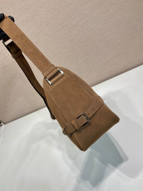 Prada 邮差包 尺寸：30*20*11cm