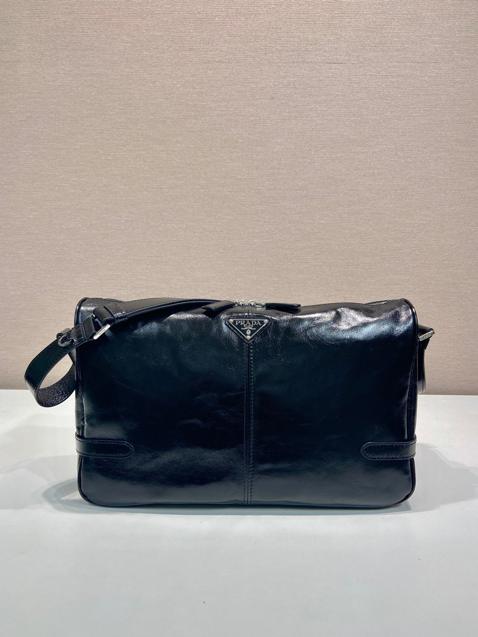 Prada messenger/courier bag Saiz：30*20*11cm