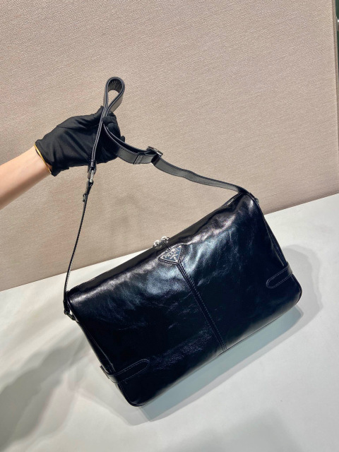 Prada messenger/courier bag Saiz：30*20*11cm