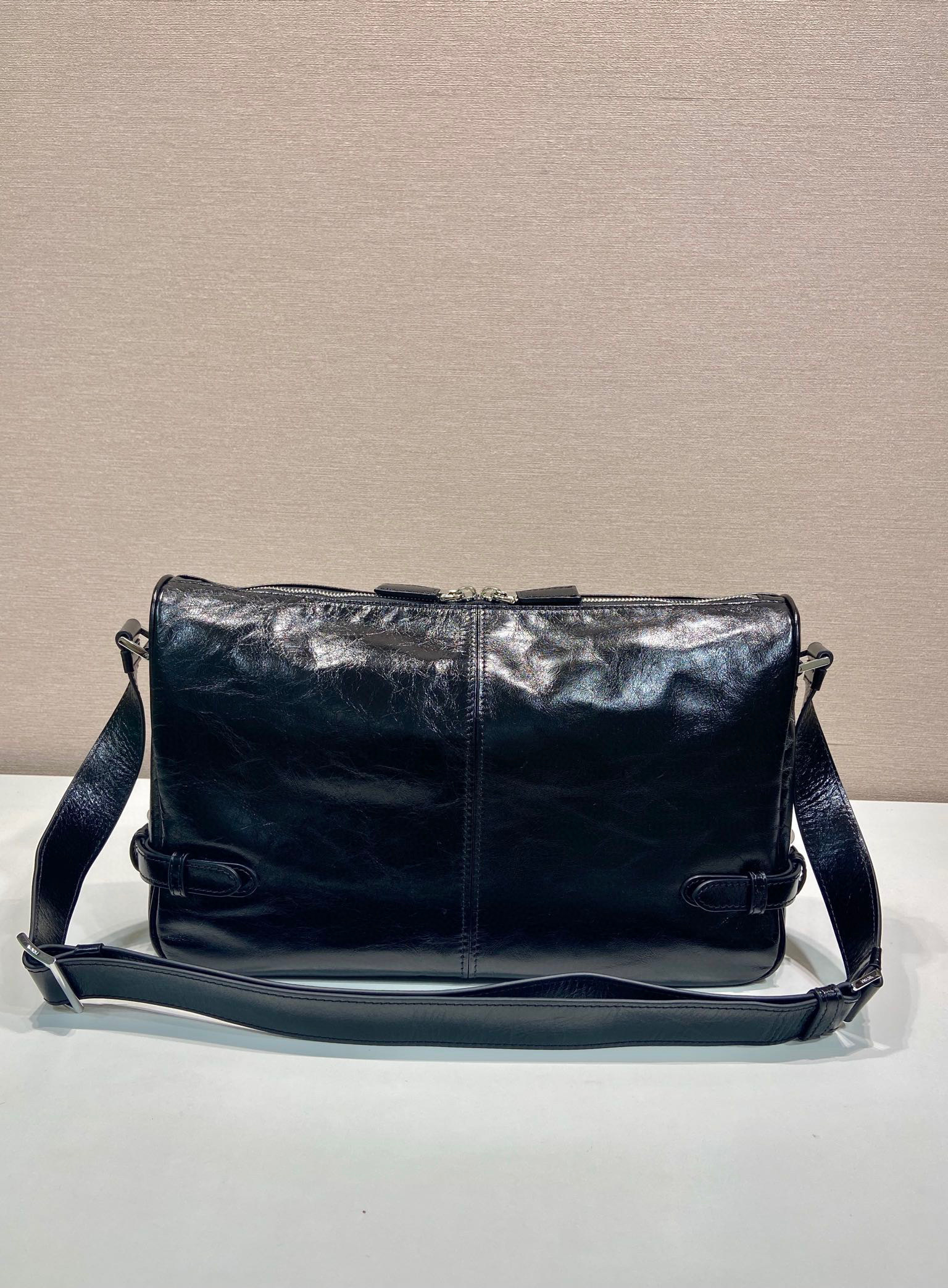 Prada messenger/courier bag Saiz：30*20*11cm