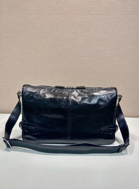 Prada messenger/courier bag Saiz：30*20*11cm