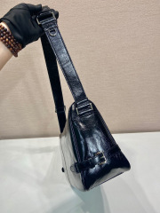 Prada messenger/courier bag Saiz：30*20*11cm