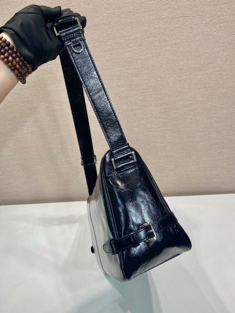 Prada messenger/courier bag Saiz：30*20*11cm