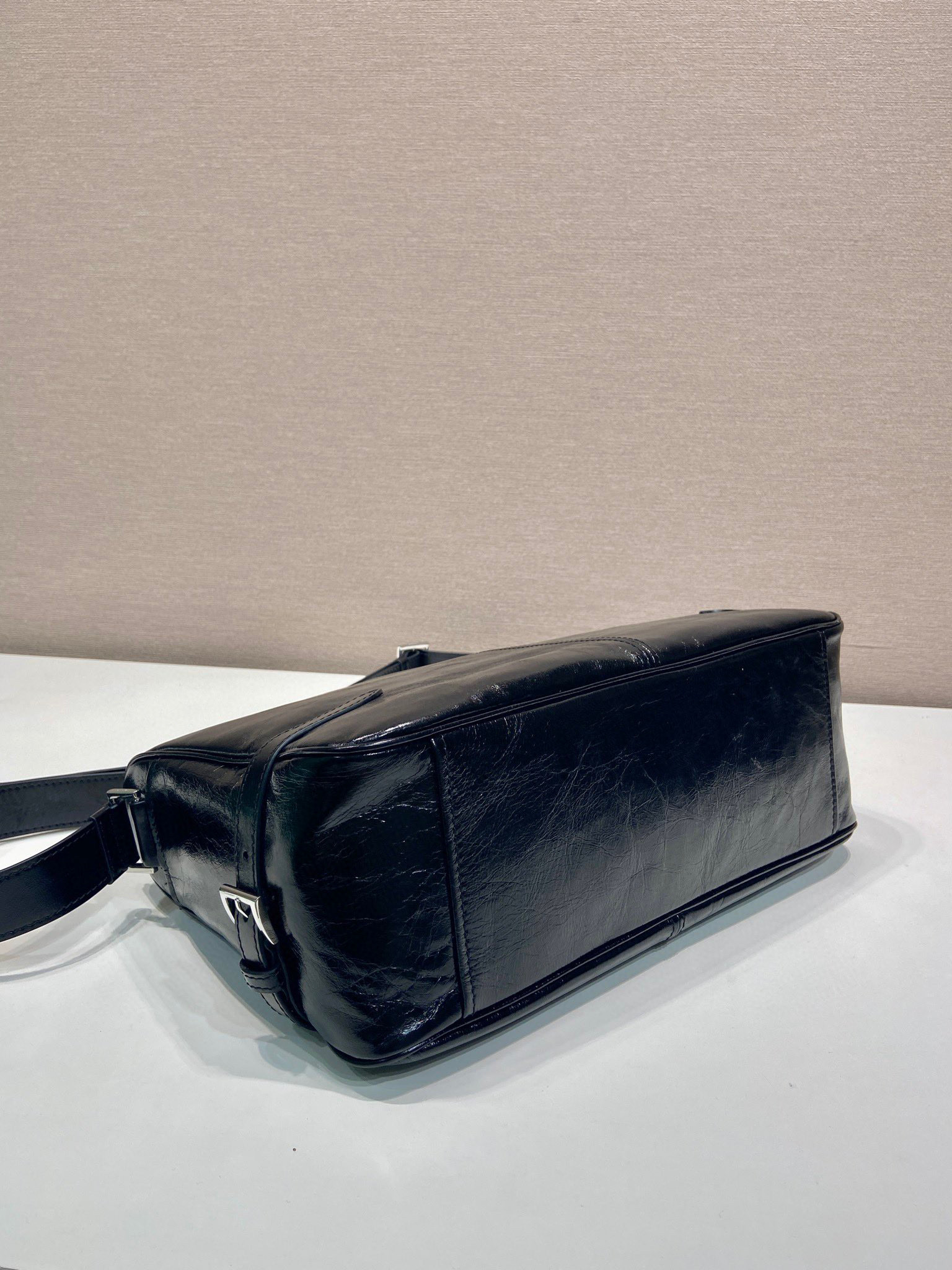 Prada messenger/courier bag Saiz：30*20*11cm