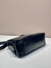 Prada messenger/courier bag Saiz：30*20*11cm