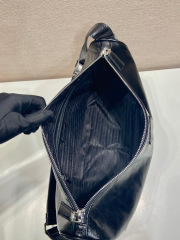 Prada messenger/courier bag Saiz：30*20*11cm