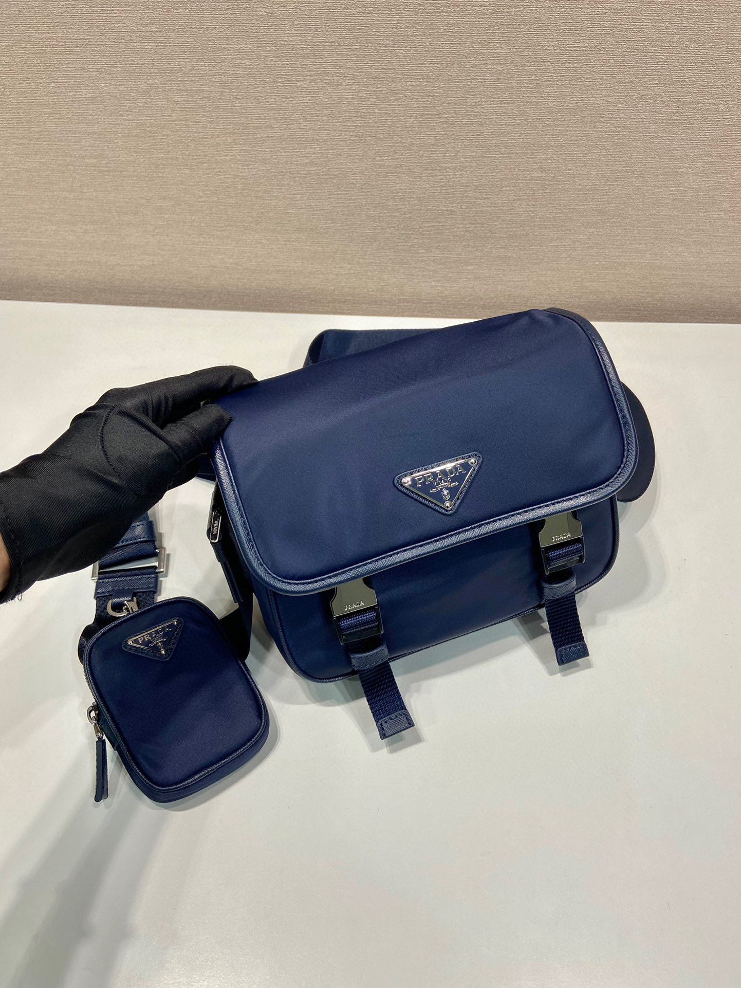 Beg messenger/courier Prada Saiz：22*16*8.5cm