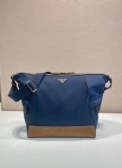 Prada messenger/courier bag Saiz：34*34*17cm