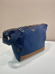 Prada messenger/courier bag Saiz：34*34*17cm